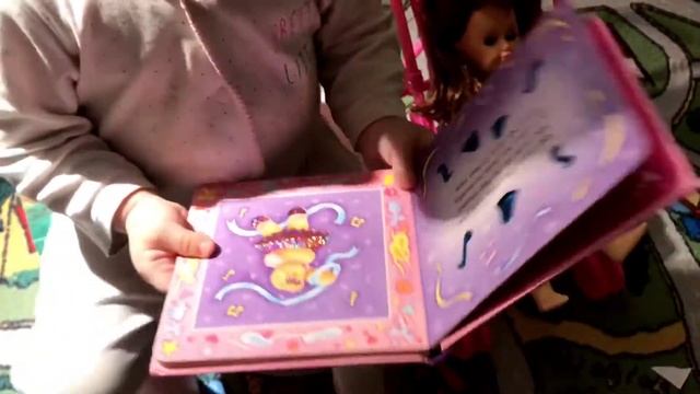 Агата рассказывает Курочку Рябу смотреть онлайн