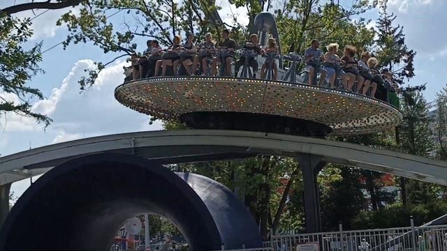 Полет на летающей тарелке в парке ВДНХ