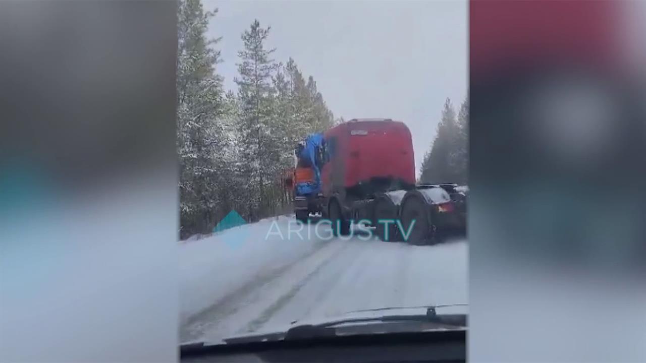 В снежной ловушке оказались водители сразу в нескольких российских регионах