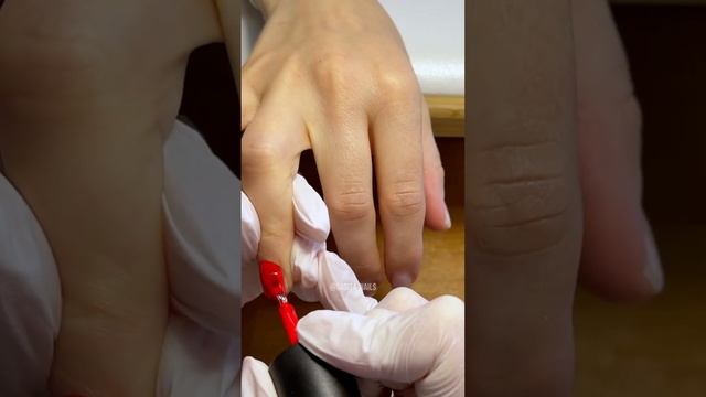Какой маникюр в тренде осенью 2024 года?! Смотри в этом коротком видео! #beautix #маникюрпошагово
