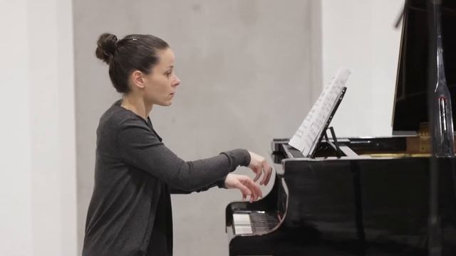 Anton Webern: Es stürzt aus Höhen Frische (3 Gesänge Op. 23 - 1933/34) смотреть онлайн