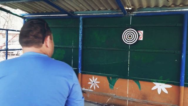 Подготовка к соревнованию по дартсу