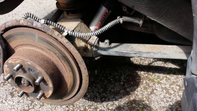 Replacing The Front And Rear ABS Sensors On A Range Rover P38 Including Drilling Out Old Sensor смотреть онлайн