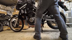 Центральная подножка на KLE 400 от MOTO-Nes