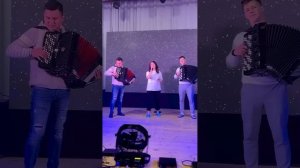Зөлфирә Шәйдуллина Хәния Фәрхинең "Гомерем буе көттем бу сөюне" җырын җырлый