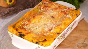 Аппетитная вариация с ярким соусом.
ЛАЗАНЬЯ С ПТИЦЕЙ И СОУСОМ ИЗ ТЫКВЫ