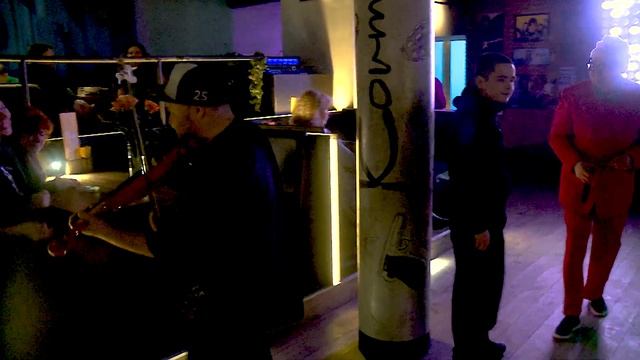 Скрипач виртуоз Феликс Лахути на электроскрипке порвал зал