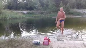 Плавание кошки Симы 02 08 2021