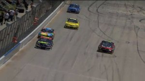 Клинт Бауэр впечатывает Кайла Буша в стену - Спринтерский кубок NASCAR 2014