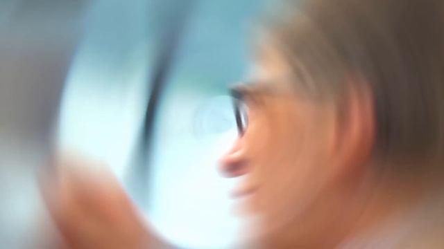 What Bill Gates Gives For Christmas Compared To An Average Person смотреть онлайн