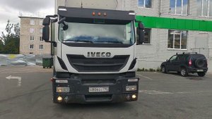 Фургон IVECO STRALIS  420 E5, на разгрузке в магазине "Пятёрочка". 21.08.23г.Приятного вам просмотр