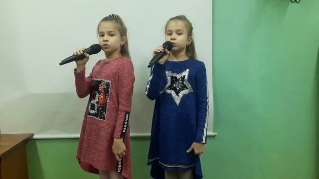 Песня для мамы. Исполняют Шеяновы Арина и Алина. смотреть онлайн