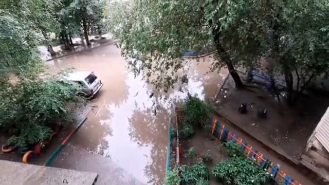 Лужа вокруг домов 12А и 12 Б 4 мкр Чита 2021 смотреть онлайн