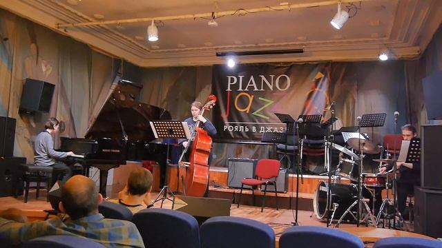 B. Powell Bouncing with Bud смотреть онлайн