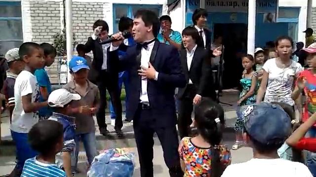 Самат Жангазин-Сулу кыздар Каракоз 09.05.15 смотреть онлайн