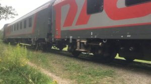 Какие-то мал-ки положили камни под поезд и новые вагоны габарита риц №8 москва-Смоленск и чмэ3т-728