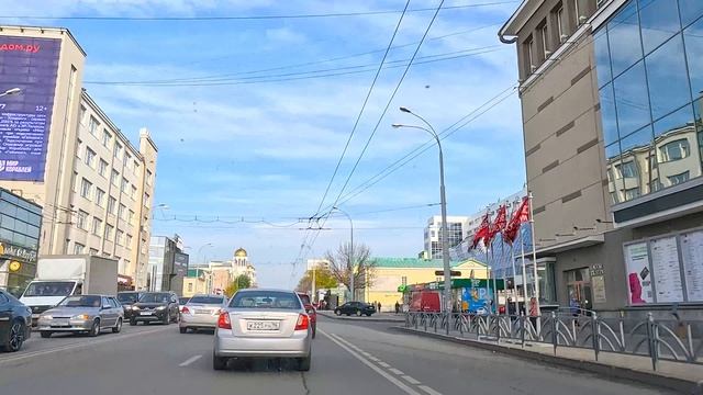 На автомобиле по улицам Екатеринбурга в солнечный октябрьский день