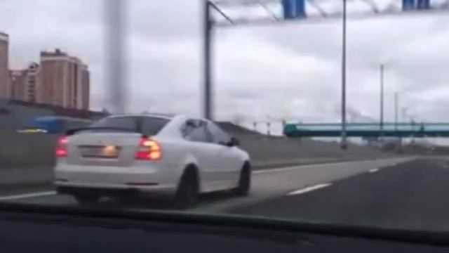 Lamborghini Huracan stock vs Skoda Octavia RS +800 hp