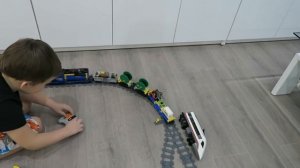 LEGO.  Играем в поезда на пультах управления.