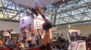 Промышленный робот RB 165 с захватом для мешков с сыпучими продуктами или материалами