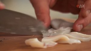 Кухня Китая. Кальмары в чесночном соусе с лапшой
