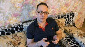 Постирония