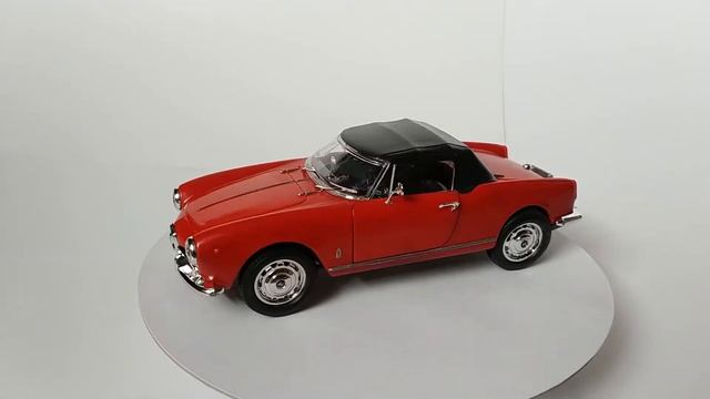 Alfa Romeo Giulietta Spider 1300 - model 1/24 смотреть онлайн