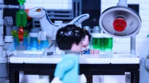 A baby Velociraptor on a rescue mission | LEGO Jurassic World