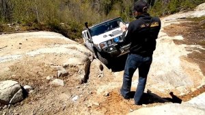 Hummer H2 Off-Road Rock Crawling - Polar Bear Custom Hummer H2