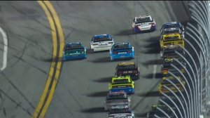 Дэнни Хэмлин выигрывает Daytona 500 на фоне страшной аварии на последнем круге | NASCAR ON FOX HIGHL