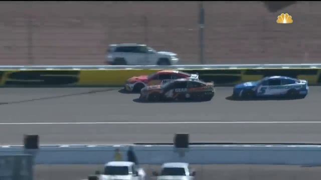 Кайл Ларсон и Бубба Уоллес ПОДРАЛИСЬ после аварии в Лас-Вегасе | NASCAR НА FOX HIGHLIGHTS