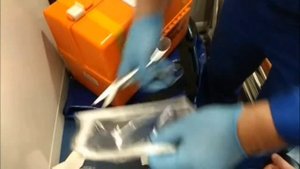 Создание оклюзионной клапанной повязки из подручных средств.