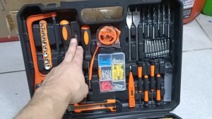 Шуруповёрт DeWalt 21v 3.0А с набором инструментов