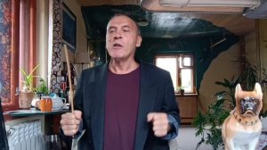 Закусывали плотно и умело.
Было чем полакомиться.
Шпроты. Великолепный сервелат. Икорка...Дух30