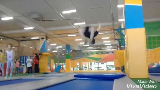 Прыжки на батуте city jump Владивосток смотреть онлайн
