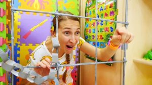 Никита и Мама спасаются дома от КОМАРОВ