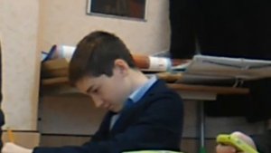 Чем занимаются школьники в школе)))