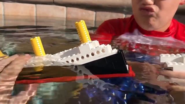 Larry Life builds LEGO Titanic that SPLITS IN HALF then sinks! смотреть онлайн