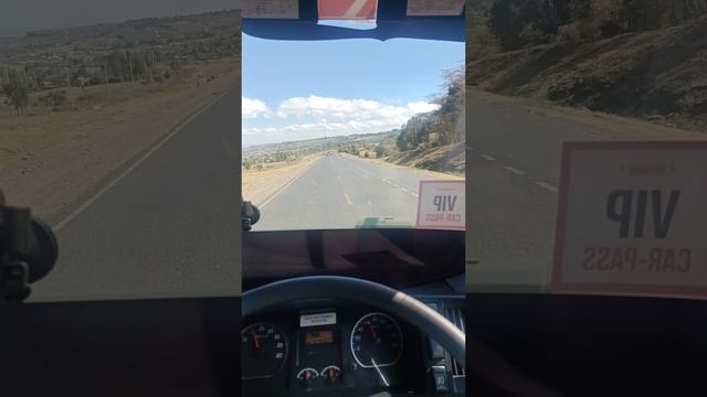 pov Truck driving Isuzu frr90 Kinungi downhill towards Naivasha. смотреть онлайн