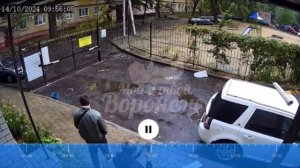 Малолетки швыряли стулья на автомобили с 10 этажа дома 4А по проспекту Труда. 😡