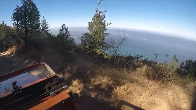 BETWEEN THE LANDSLIDES - Exploring the California Coast by Jeep CJ-5 смотреть онлайн