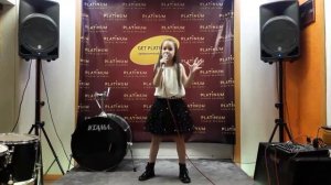 Исполняет Костюкович Анна. Песня "Отличница" из репертуара Головченко Александры.