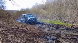 Dodge RAM 1500 5.7 Hemi vs UAZ - MUD OFF Road