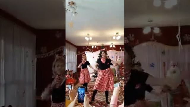 Флешмоб от родителей в детском саду на Новый Год 2020! смотреть онлайн