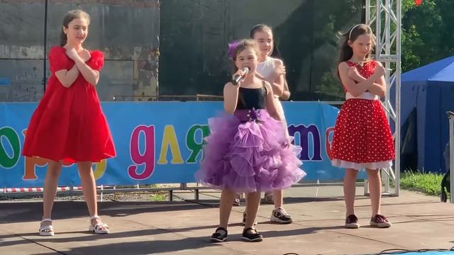 Певица Лада Арчакова: «Родина моя. Я, ты, он, она - вместе дружная семья»