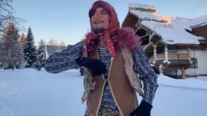 Дед Мороз, Снегурочка и баба Яга.