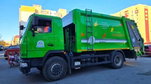 В Югру доставили новые мусоровозы