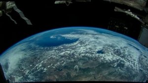 Так выглядит земля из  иллюминатора МКС