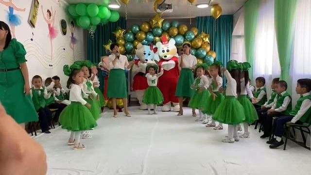 Қош бол балабақшам 2023. Тәрбиешілердің түлектерге ән шашуы