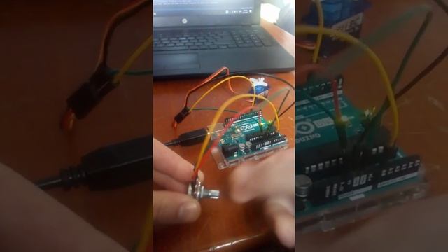 Arduino servo motor with potentiometer